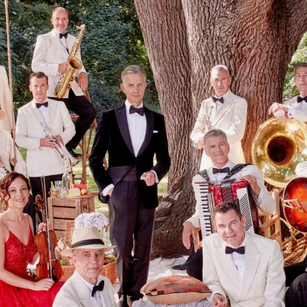 Max Raabe & Palast Orchester Hummel streicheln / Pressetext Tournee 2025 / 2026 © Gregor Hohenberg