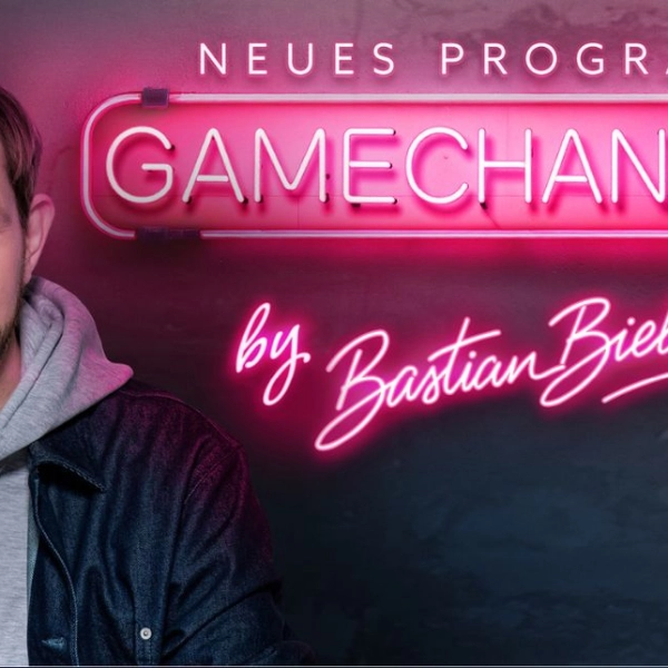 Bastian Bielendorfer_1500x644 © Sebastian Z Wolff  Artwork Astrid Schmitz