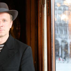 Ulrich Tukur_1500x644 © Katharina John