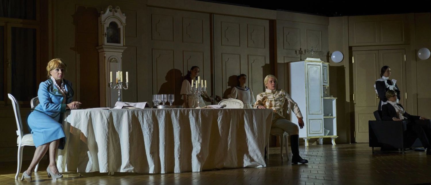 Burgtheater Minichmayr 1500x644 © Tommy Hetzel